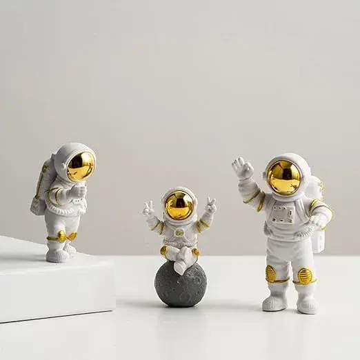 Street27 3-Piece Astronaut Figurine Set on Amazon India