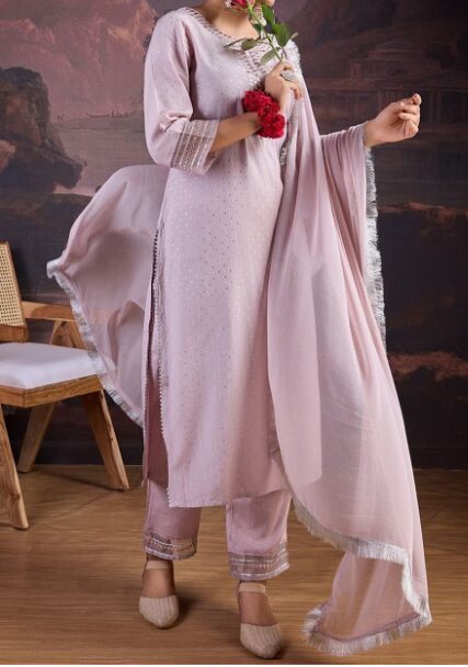 Lilac color kurta set on Myntra